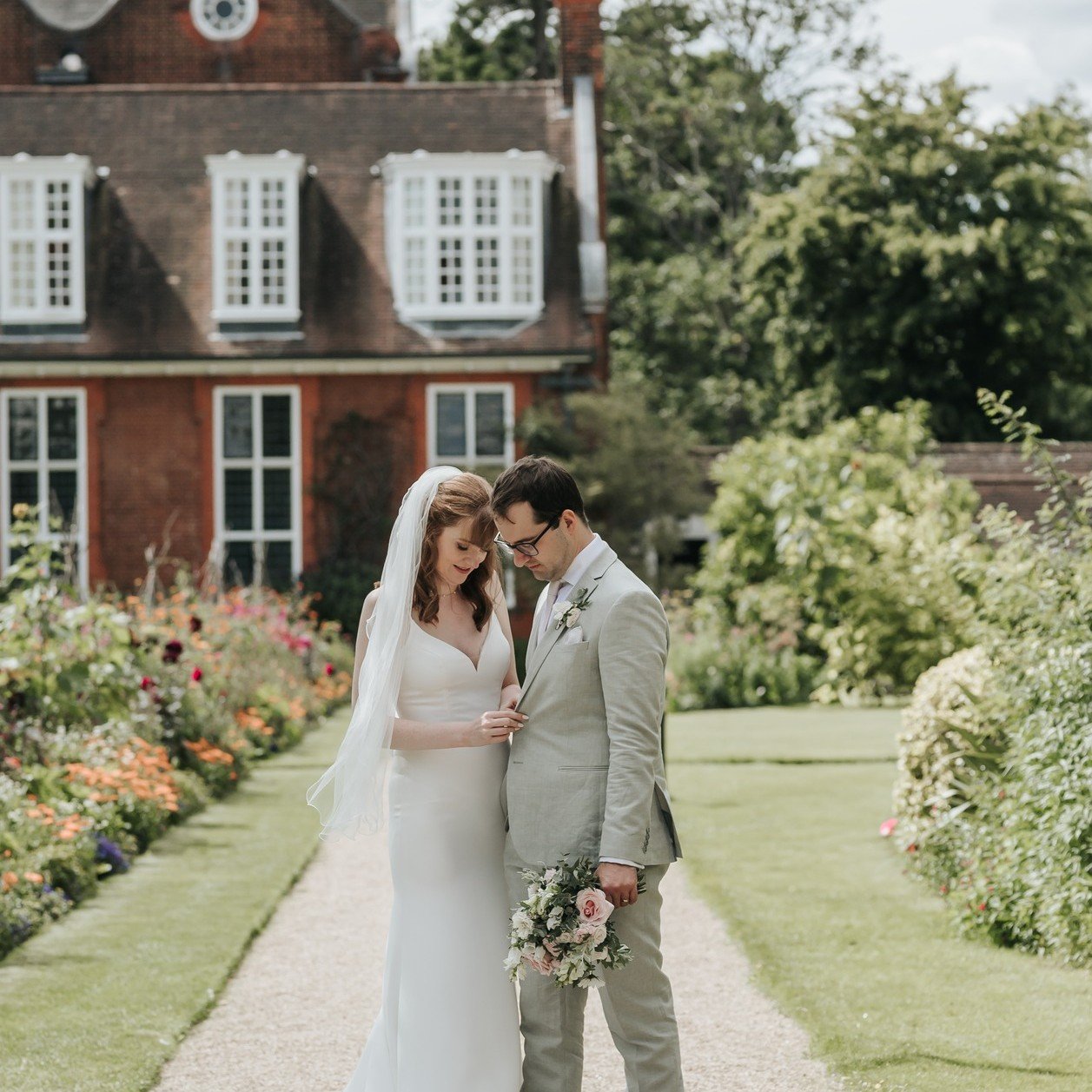 ✨ Annabel &amp; Sam ✨

This was the second wedding of the weekend, yes I had 3 in a row! I'm now enjoying some admin.....said no one ever! 

I was over at Newnham College for Annabel &amp; Sam's wedding on Saturday with beautiful weather and wonderfu